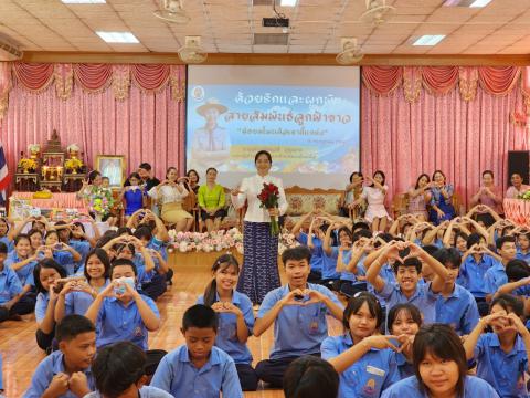 นางสาวพัชรวดี บุญมาก รองผู้อำนวยการโรงเรียนมัธยมโพนค้อ ย้ายไปดำร